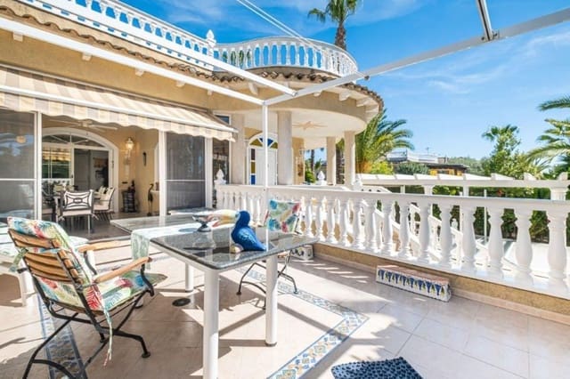 6 soveværelse Villa til salg i Alicante by med swimmingpool garage - € 469.900 (Ref: 9296525)