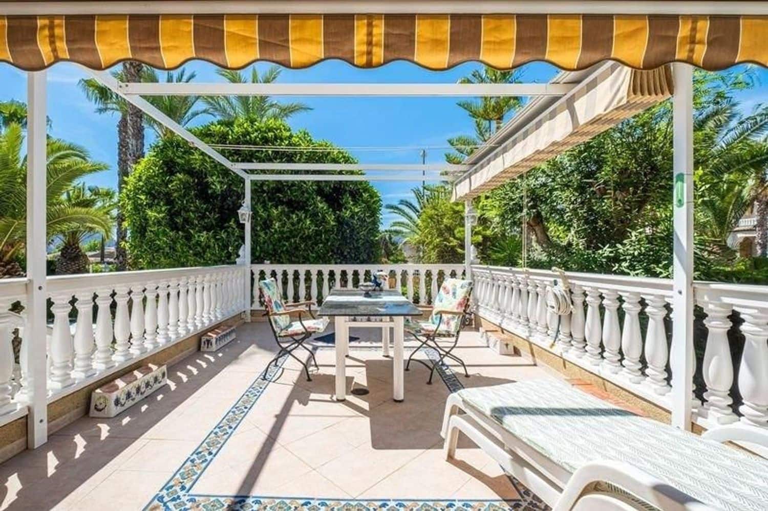 6 soveværelse Villa til salg i Alicante by med swimmingpool garage - € 469.900 (Ref: 9296525)