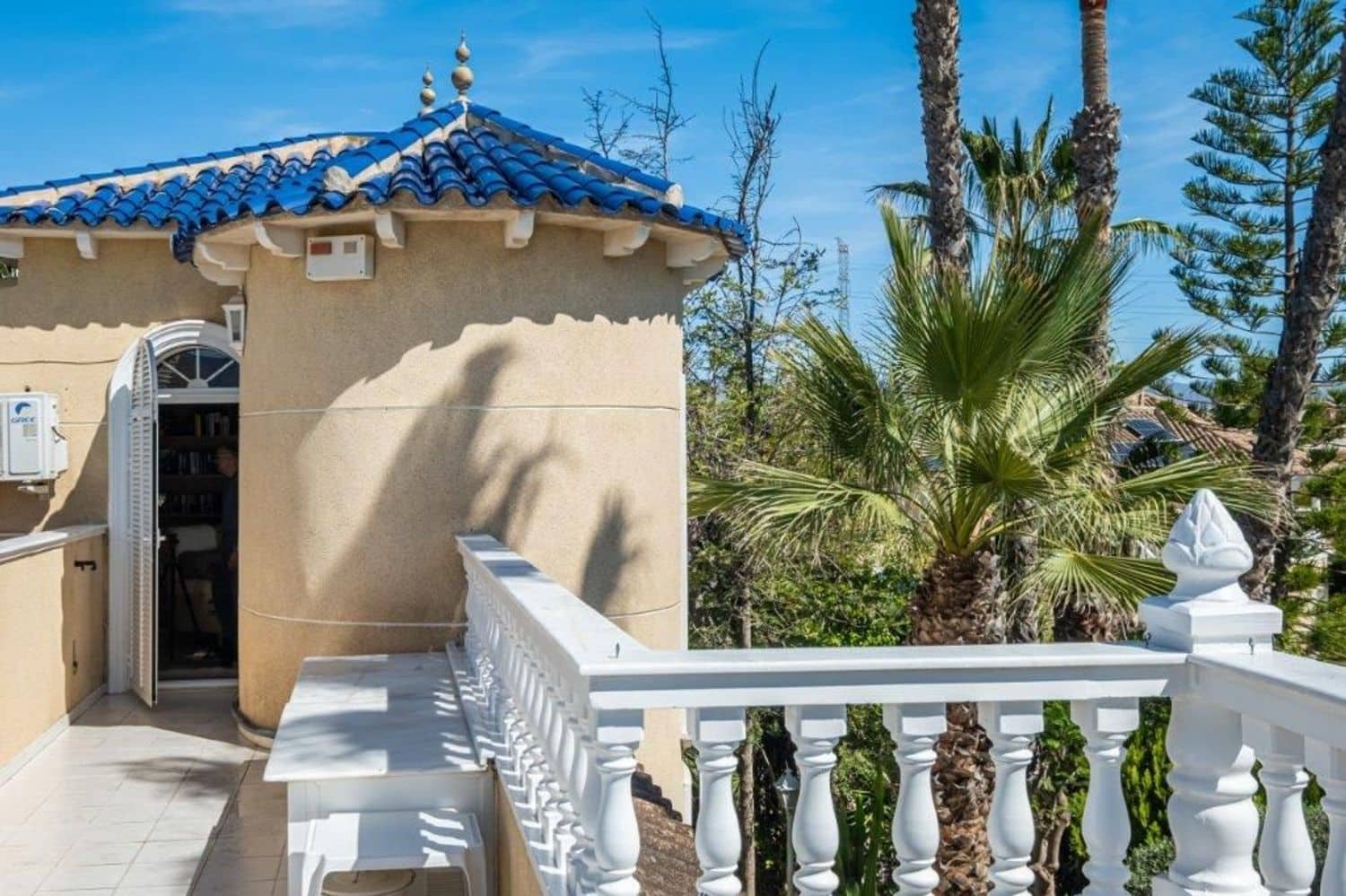 6 soveværelse Villa til salg i Alicante by med swimmingpool garage - € 469.900 (Ref: 9296525)