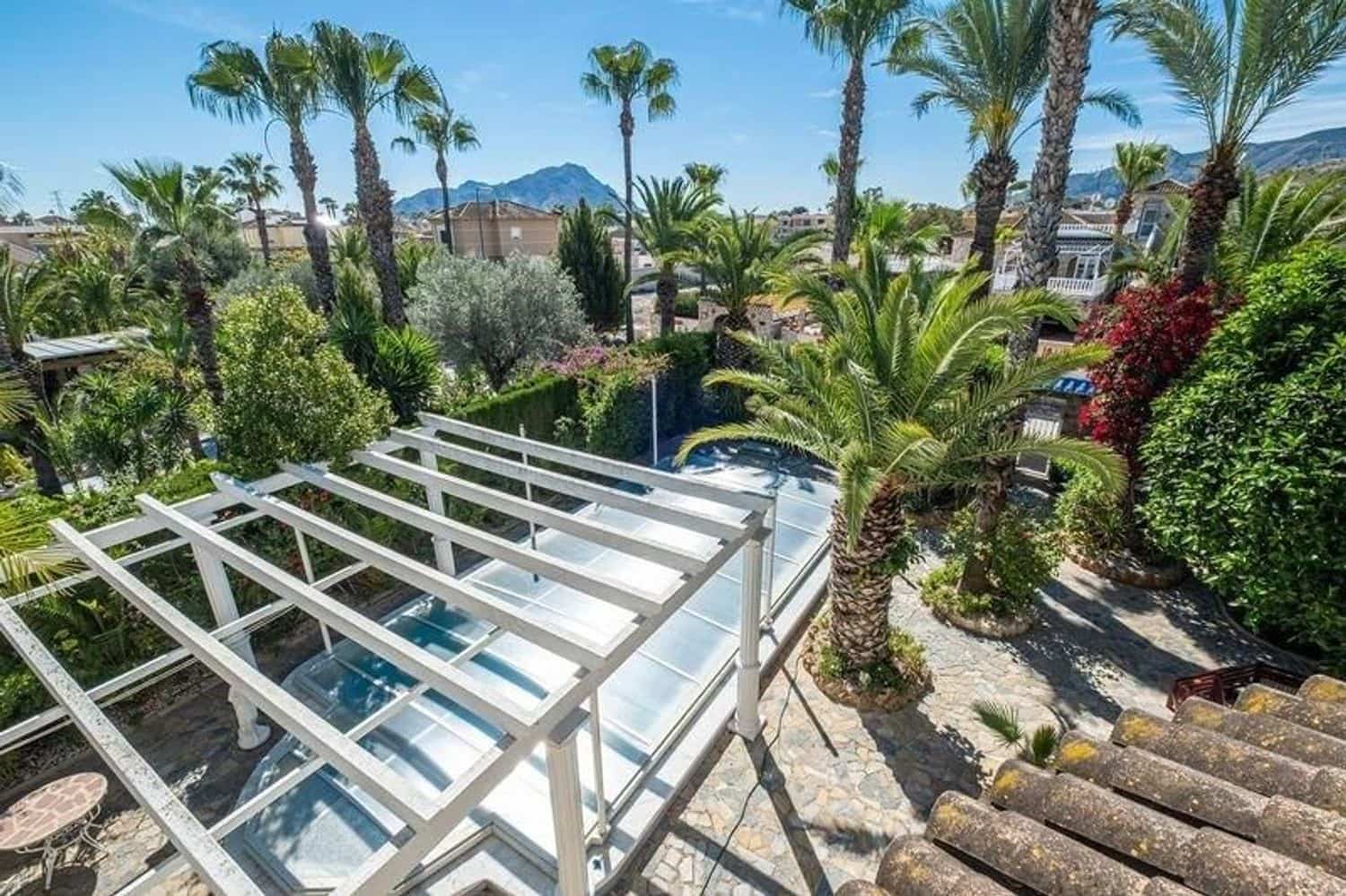 6 soveværelse Villa til salg i Alicante by med swimmingpool garage - € 469.900 (Ref: 9296525)
