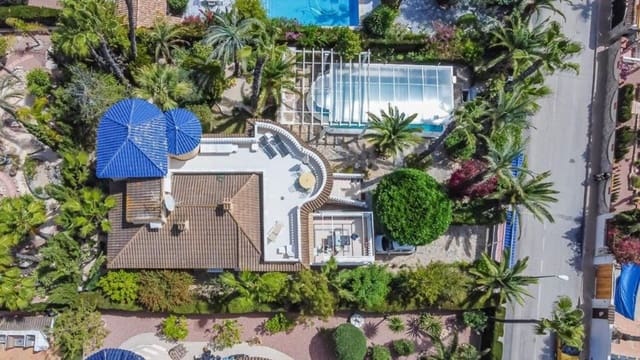 6 soveværelse Villa til salg i Alicante by med swimmingpool garage - € 469.900 (Ref: 9296525)