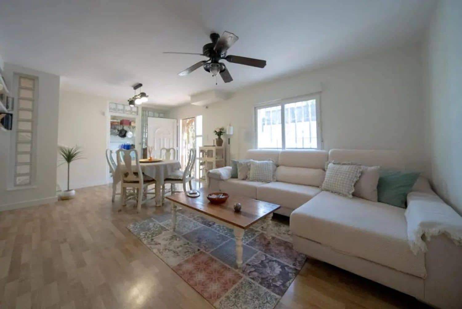 4 sypialnia Dom na sprzedaż w Torrevieja z basenem garażem - 490 000 € (Ref: 9300415)