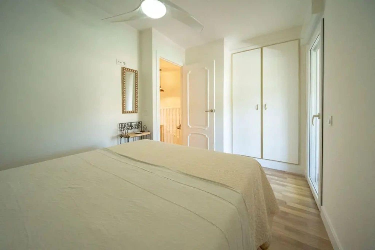 4 sypialnia Dom na sprzedaż w Torrevieja z basenem garażem - 490 000 € (Ref: 9300415)