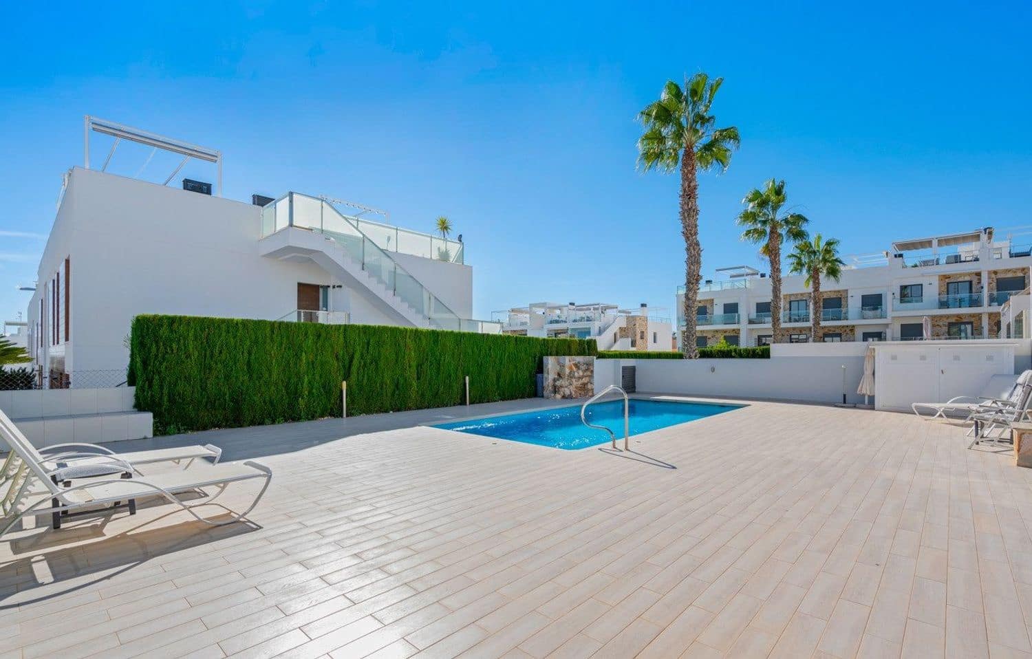 3 soveværelse Byhus til salg i Torrevieja med swimmingpool garage - € 569.000 (Ref: 9371309)