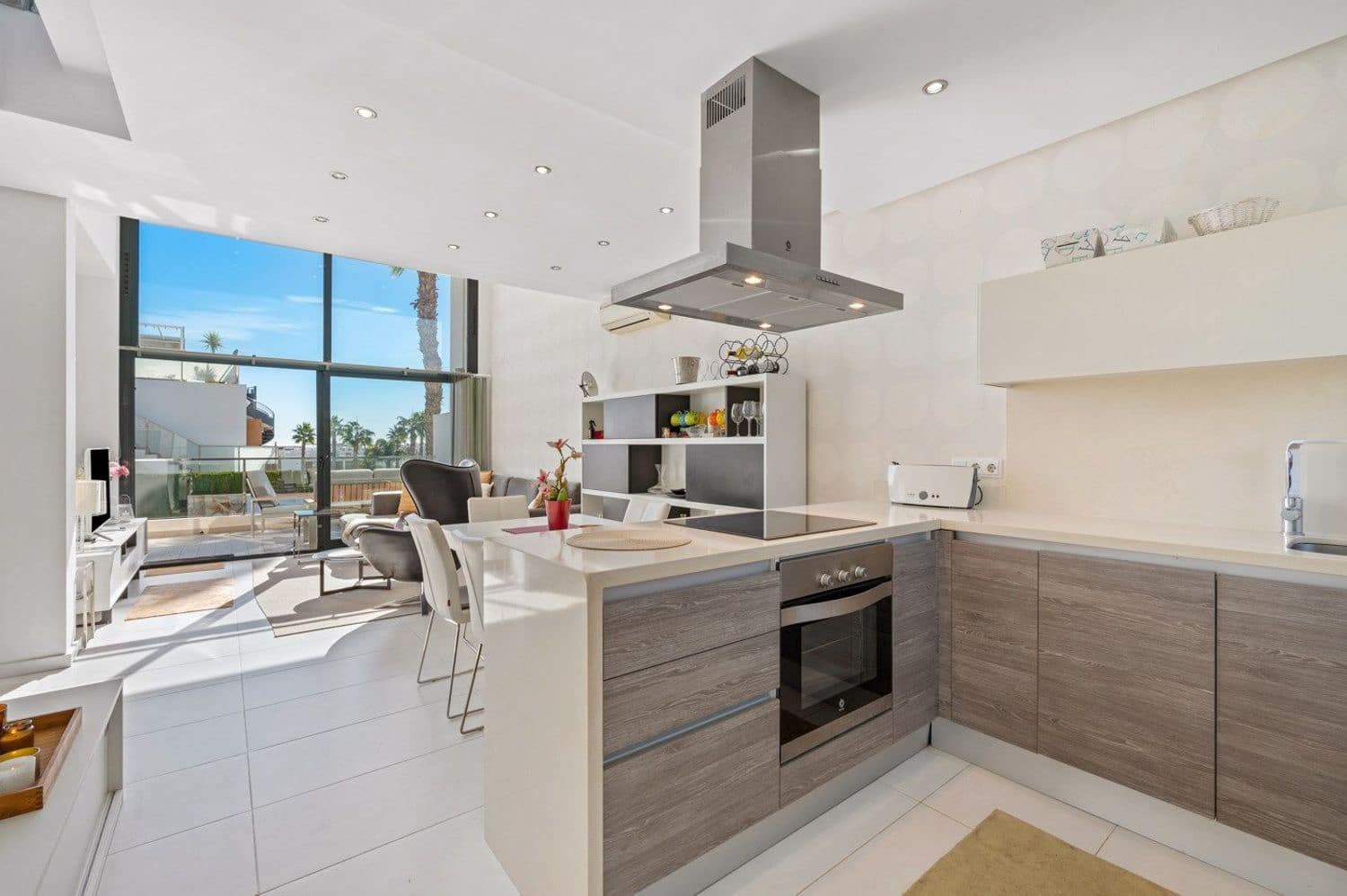 3 soveværelse Byhus til salg i Torrevieja med swimmingpool garage - € 569.000 (Ref: 9371309)