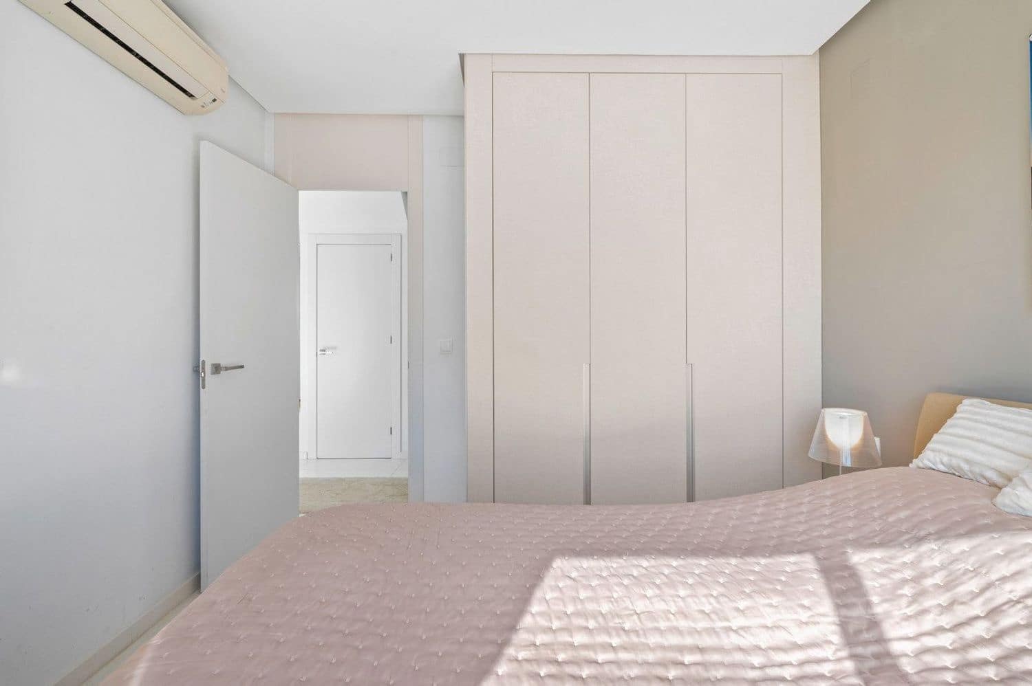 3 soveværelse Byhus til salg i Torrevieja med swimmingpool garage - € 569.000 (Ref: 9371309)