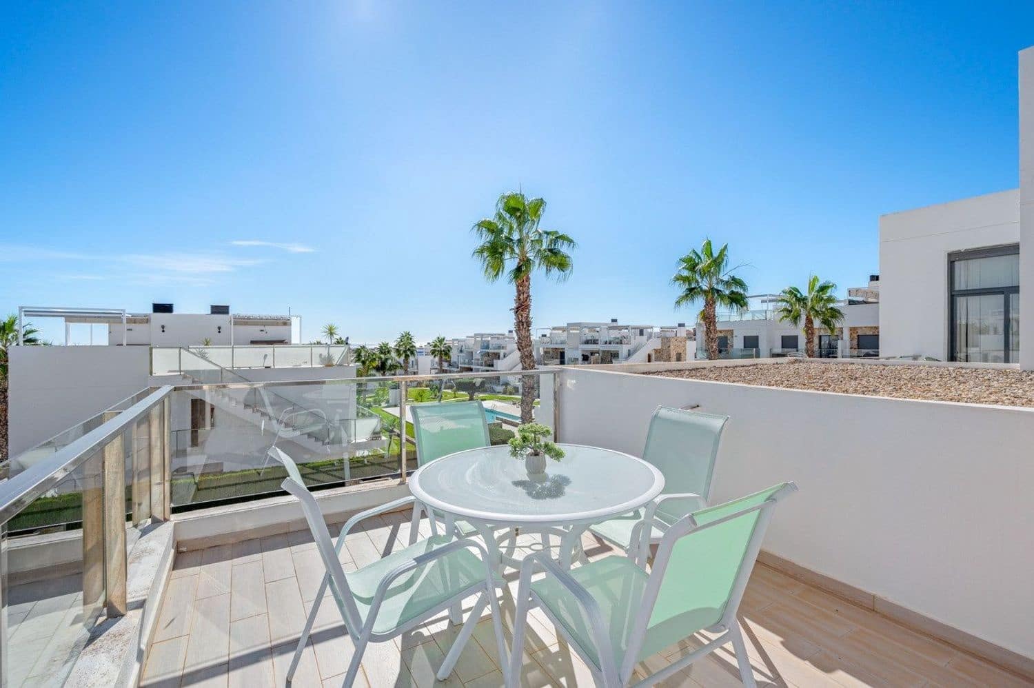 3 soveværelse Byhus til salg i Torrevieja med swimmingpool garage - € 569.000 (Ref: 9371309)