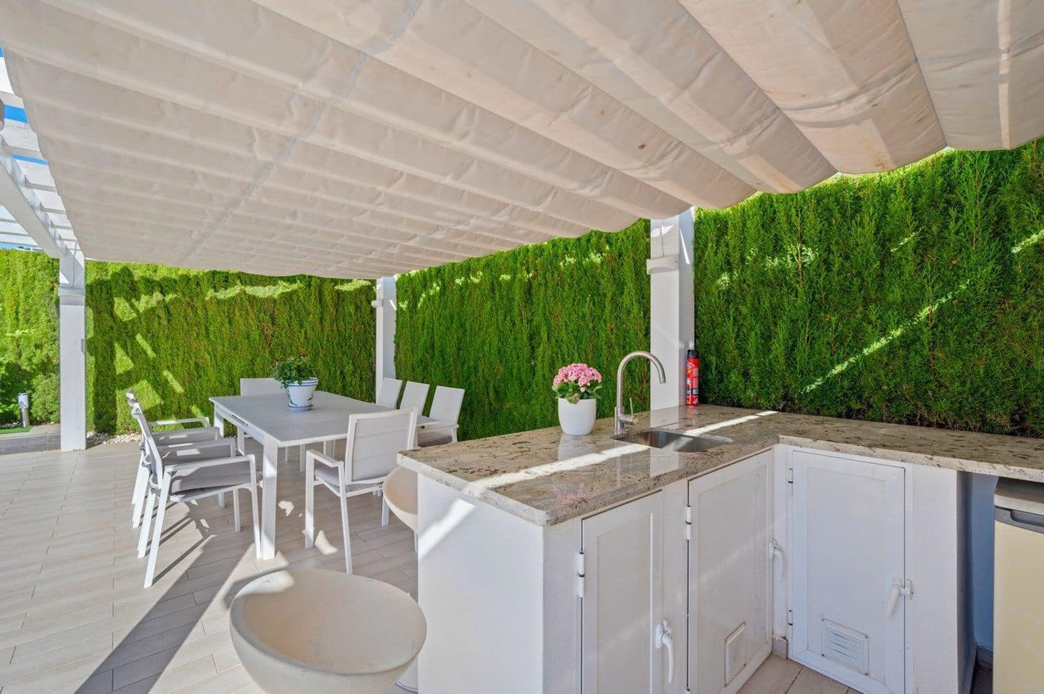 3 soveværelse Byhus til salg i Torrevieja med swimmingpool garage - € 569.000 (Ref: 9371309)