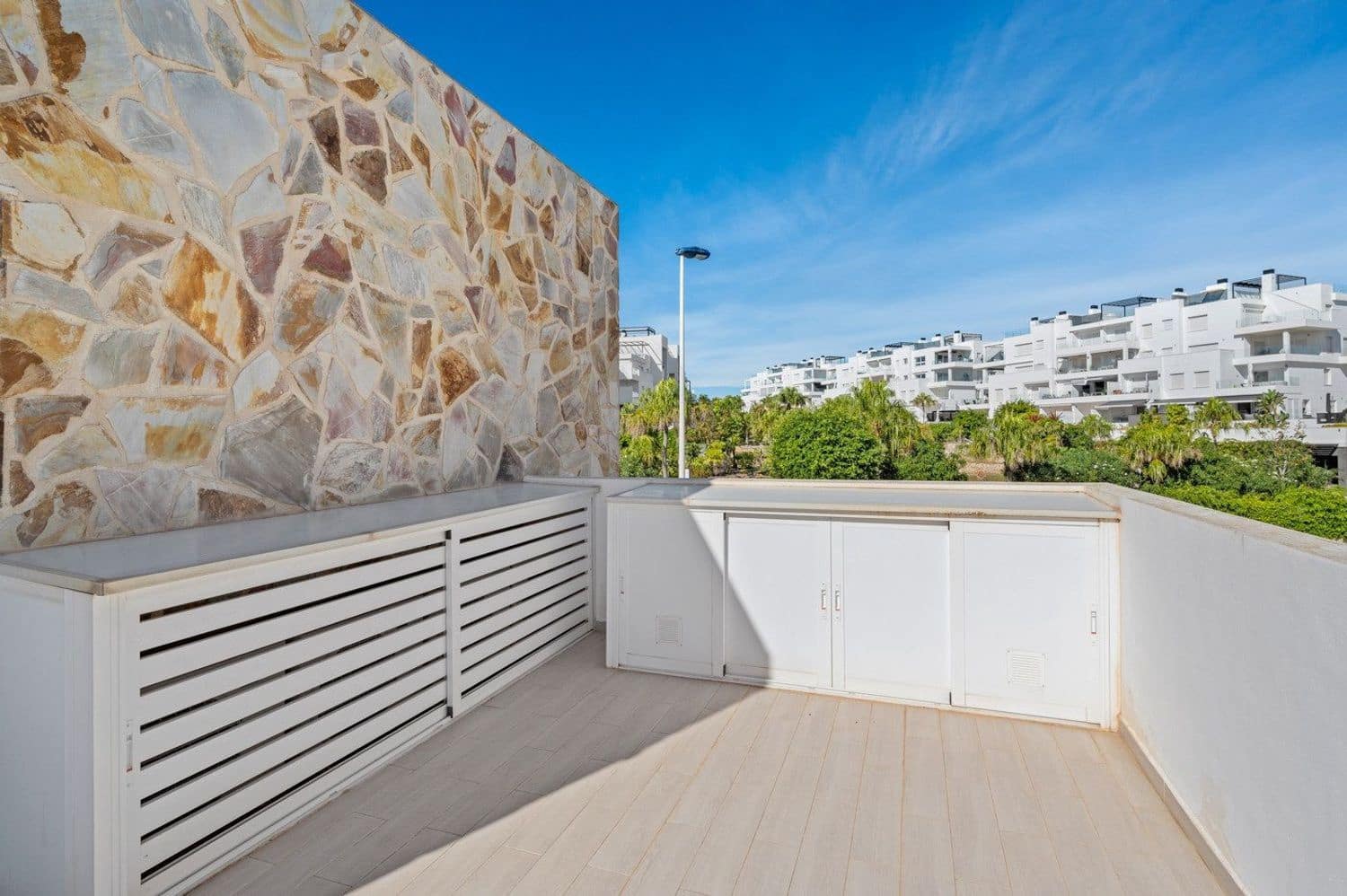 3 soveværelse Byhus til salg i Torrevieja med swimmingpool garage - € 569.000 (Ref: 9371309)