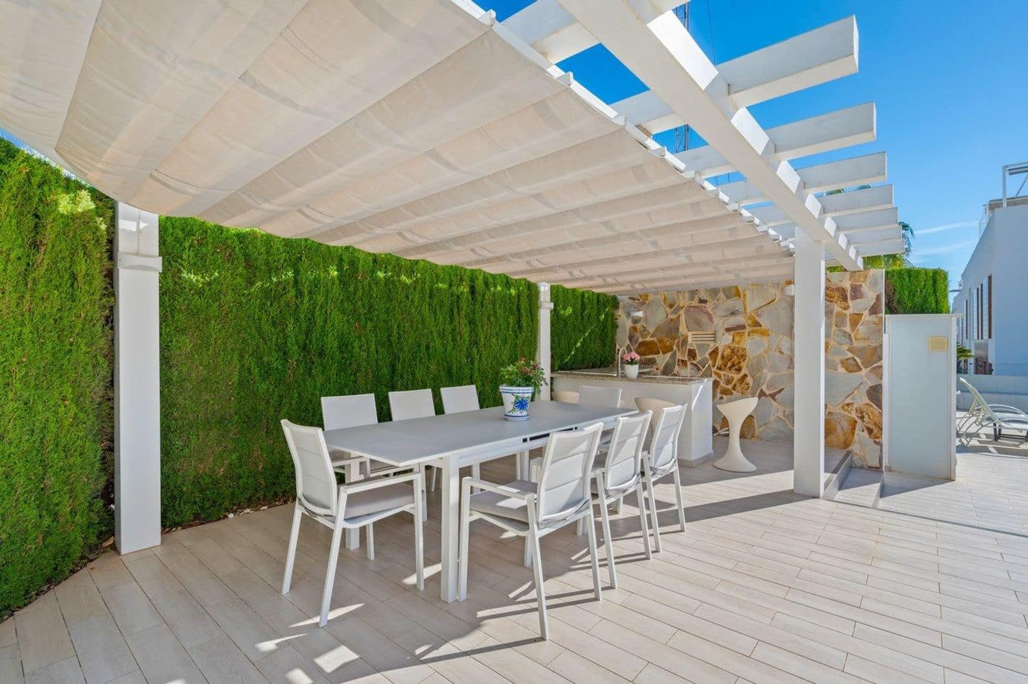 3 soveværelse Byhus til salg i Torrevieja med swimmingpool garage - € 569.000 (Ref: 9371309)