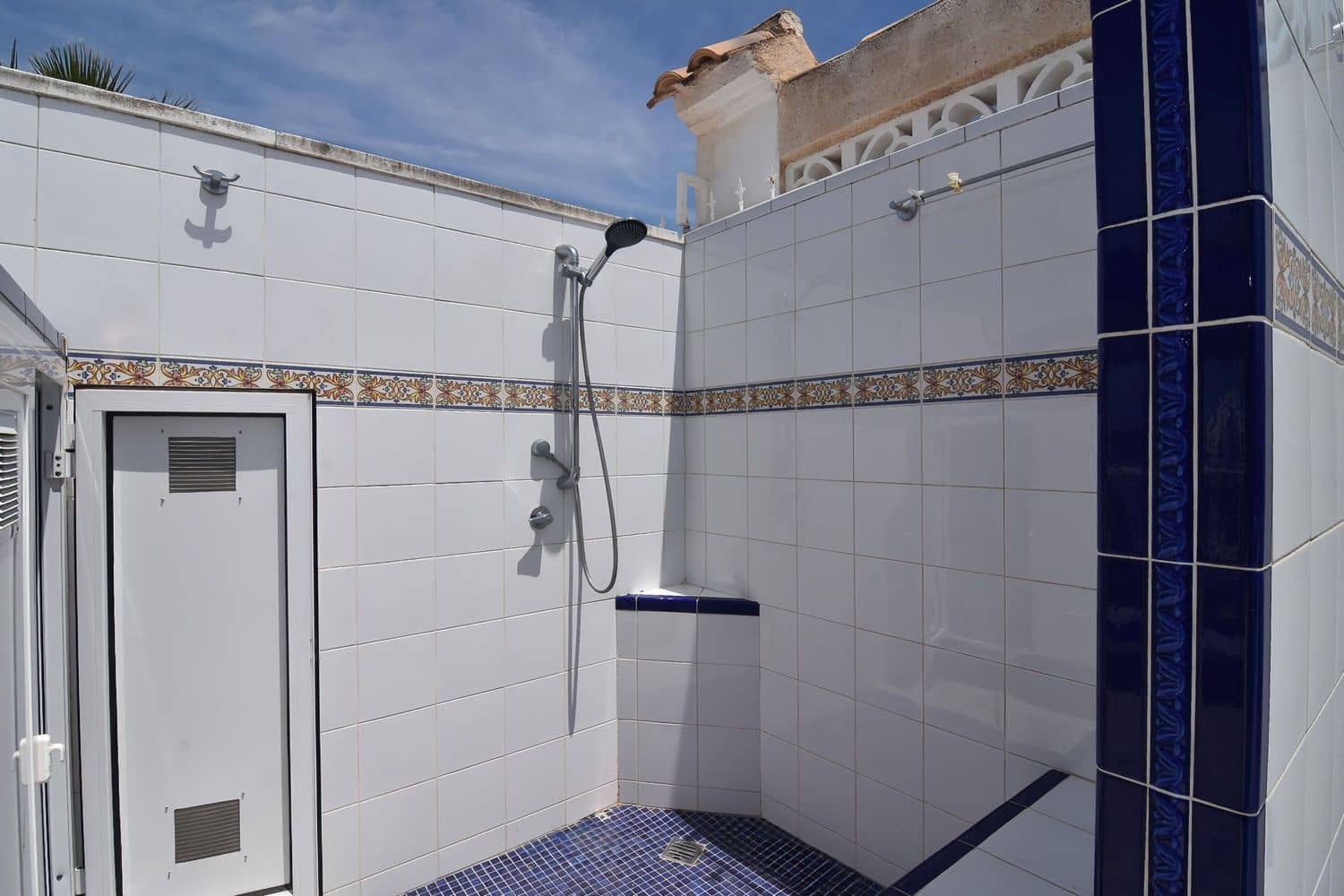 5 bedroom Villa for sale in Torrevieja with pool garage - € 499,000 (Ref: 9371312)