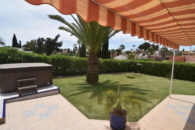 5 Zimmer Villa zu verkaufen in Los Balcones - Los Altos, Torrevieja mit Pool Garage - 499.000 € (Ref: 9371312)