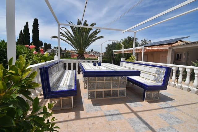 5 Zimmer Villa zu verkaufen in Los Balcones - Los Altos, Torrevieja mit Pool Garage - 499.000 € (Ref: 9371312)