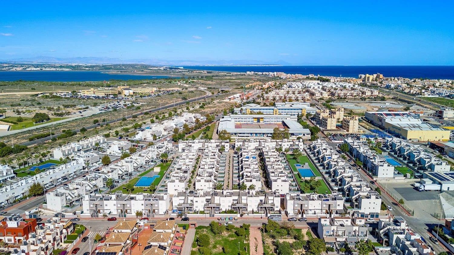 2 chambre Appartement à vendre à Torrevieja avec piscine garage - 284 000 € (Ref: 9387597)