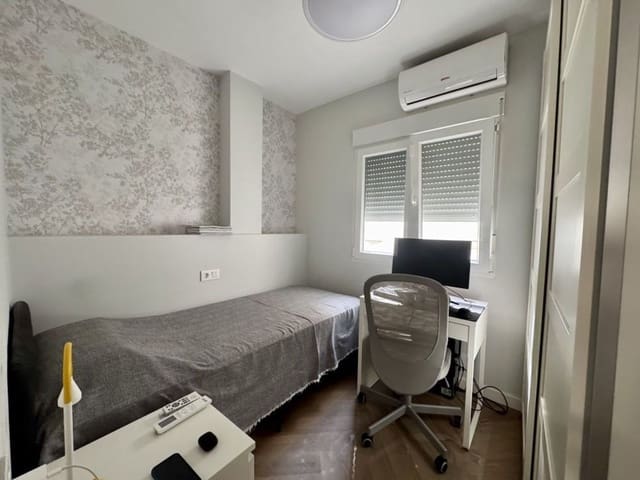 2 bedroom Apartment for sale in Avenida Habaneras - Curva de Palangre, Torrevieja with garage - € 189,995 (Ref: 9392075)