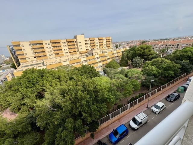2 bedroom Apartment for sale in Avenida Habaneras - Curva de Palangre, Torrevieja with garage - € 189,995 (Ref: 9392075)
