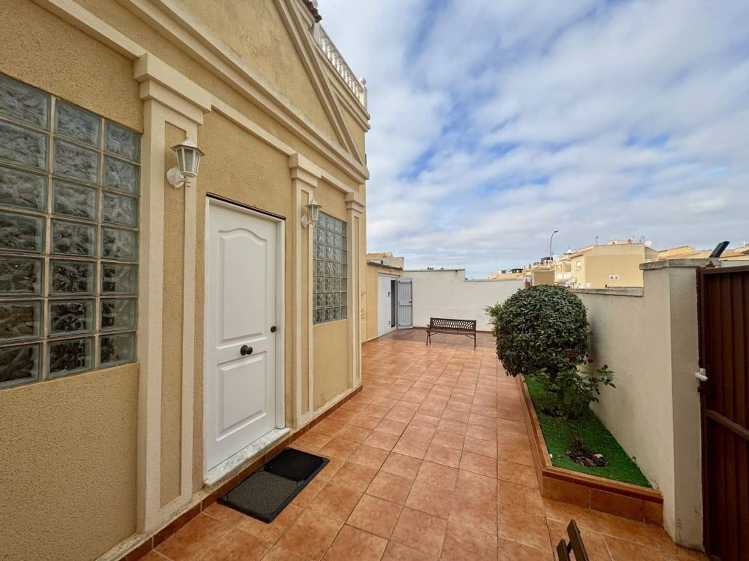 4 bedroom Villa for sale in Aguas Nuevas with garage - € 398,995 (Ref: 9393748)