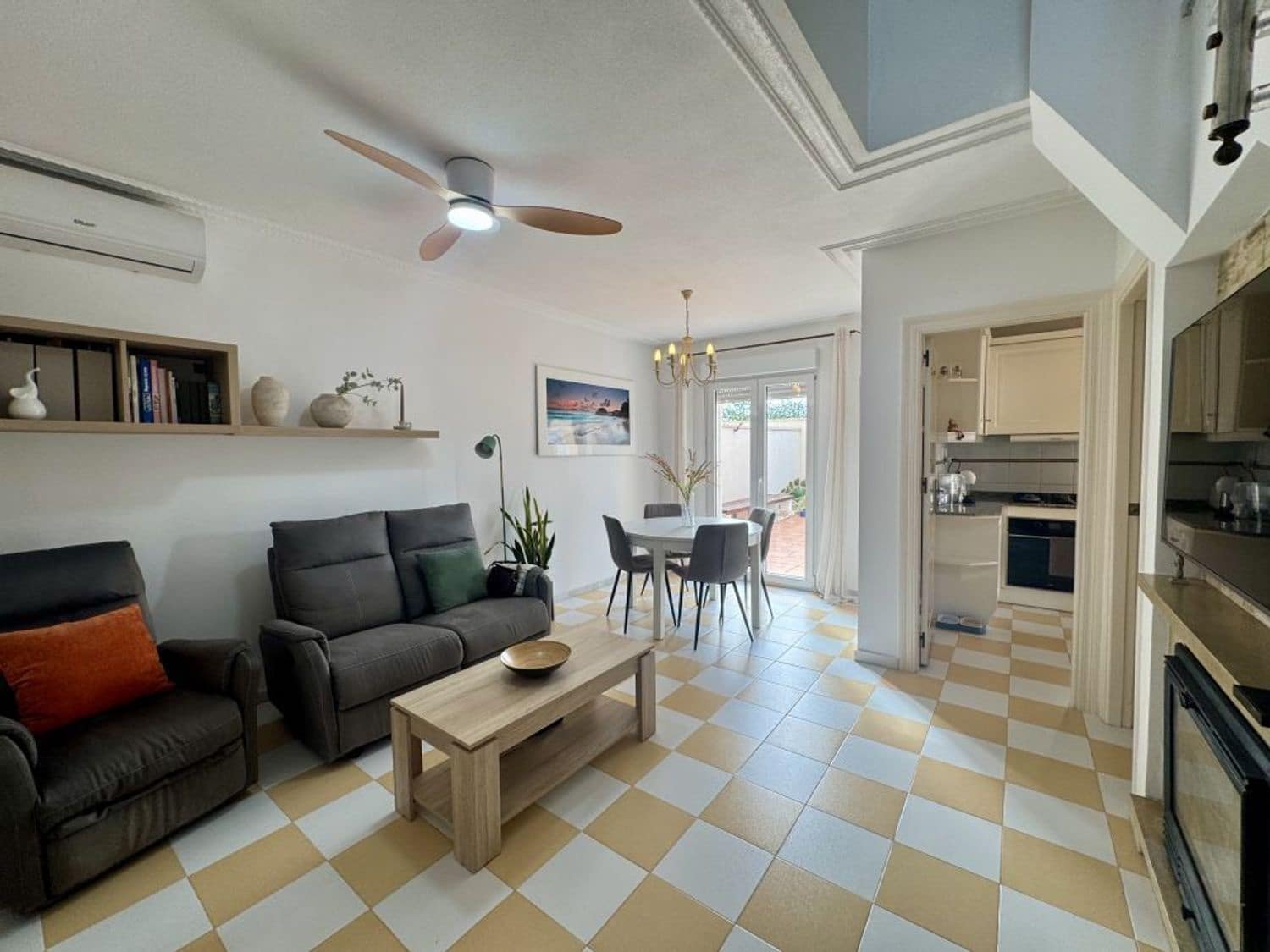 4 bedroom Villa for sale in Aguas Nuevas with garage - € 398,995 (Ref: 9393748)