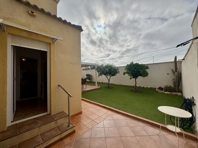 4 Zimmer Villa zu verkaufen in Aguas Nuevas, Torrevieja mit Garage - 398.995 € (Ref: 9393748)