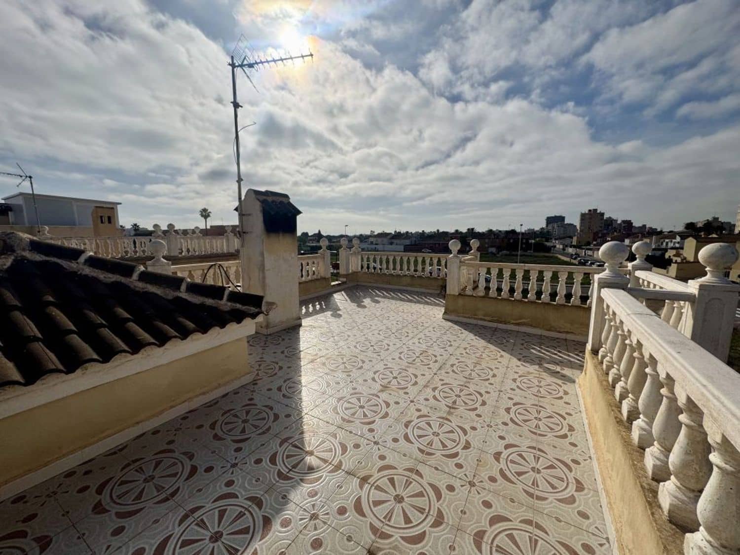 4 bedroom Villa for sale in Aguas Nuevas with garage - € 398,995 (Ref: 9393748)