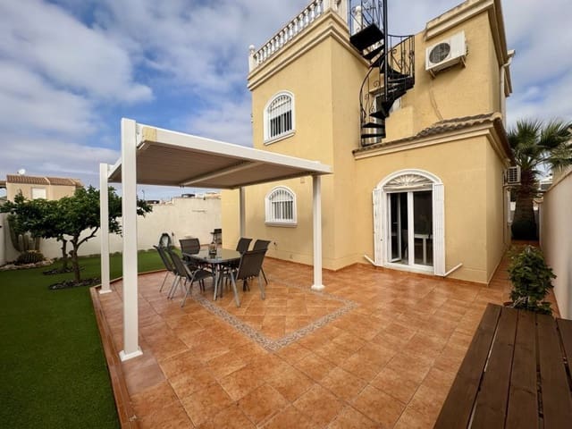 4 Zimmer Villa zu verkaufen in Aguas Nuevas, Torrevieja mit Garage - 398.995 € (Ref: 9393748)