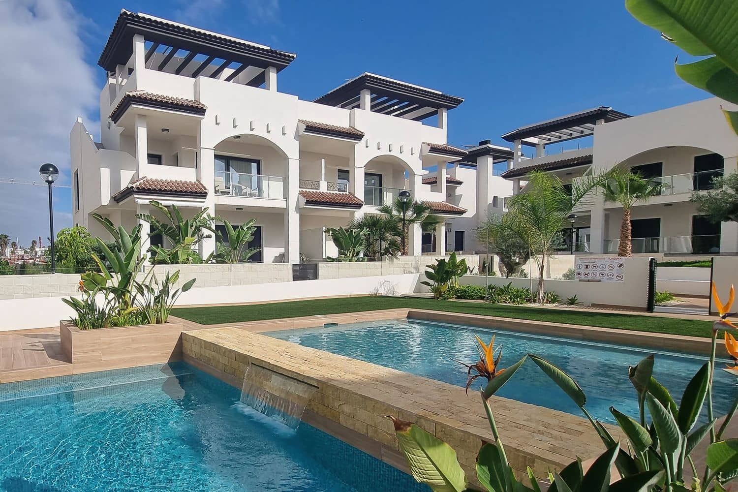 2 bedroom Apartment for sale in Ciudad Quesada with pool garage - € 319,900 (Ref: 9395665)