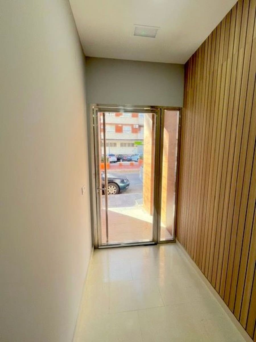 2 soveværelse Lejlighed til salg i Torrevieja med swimmingpool garage - € 269.000 (Ref: 9413722)