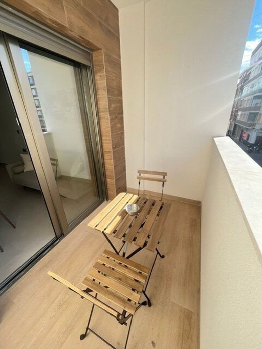 2 soveværelse Lejlighed til salg i Torrevieja med swimmingpool garage - € 269.000 (Ref: 9413722)