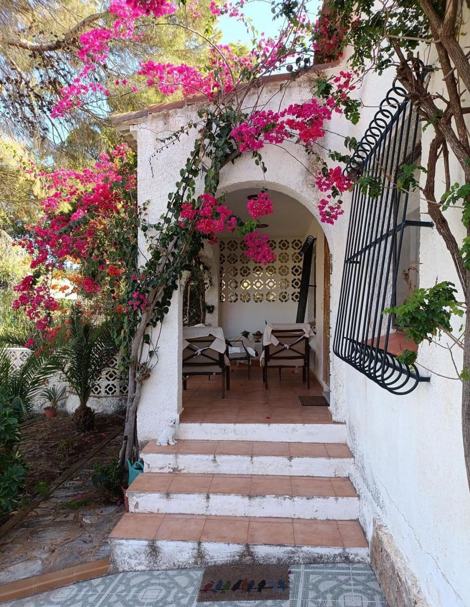 4 bedroom Villa for sale in Torrevieja with pool garage - € 340,000 (Ref: 9419582)