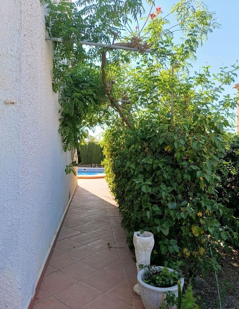 4 bedroom Villa for sale in Torrevieja with pool garage - € 340,000 (Ref: 9419582)
