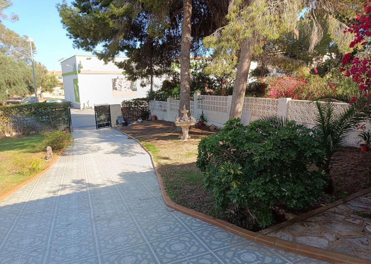 4 bedroom Villa for sale in Torrevieja with pool garage - € 340,000 (Ref: 9419582)