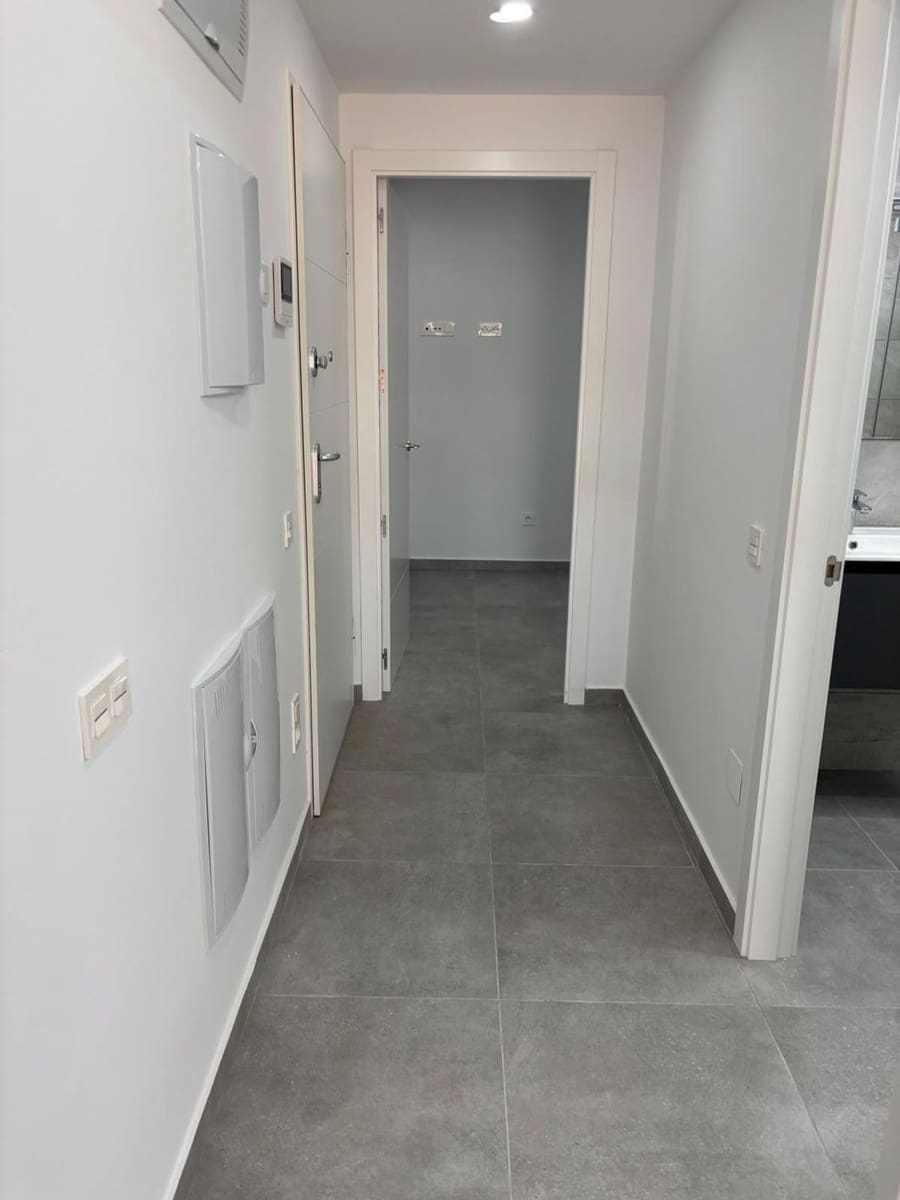 Apartamento de 3 habitaciones en Torrevieja en venta con piscina garaje - 329.000 € (Ref: 9422018)