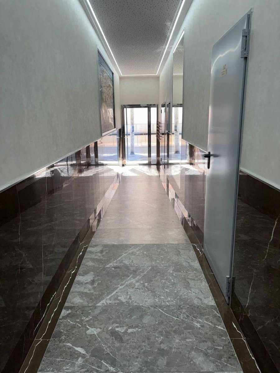 Apartamento de 3 habitaciones en Torrevieja en venta con piscina garaje - 329.000 € (Ref: 9422018)