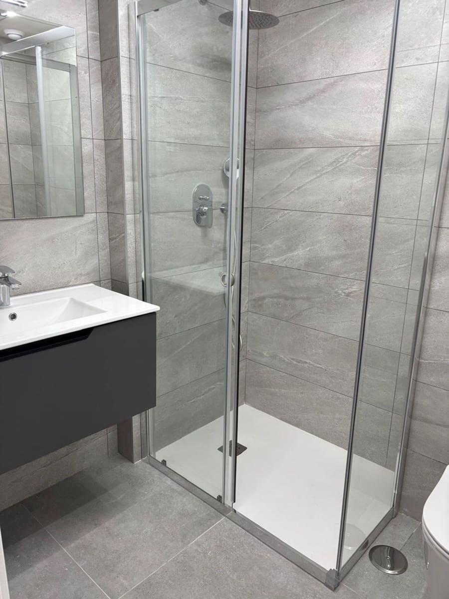 Apartamento de 3 habitaciones en Torrevieja en venta con piscina garaje - 329.000 € (Ref: 9422018)