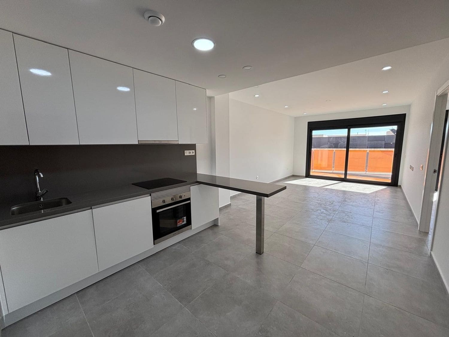 Apartamento de 3 habitaciones en Torrevieja en venta con piscina garaje - 329.000 € (Ref: 9422018)