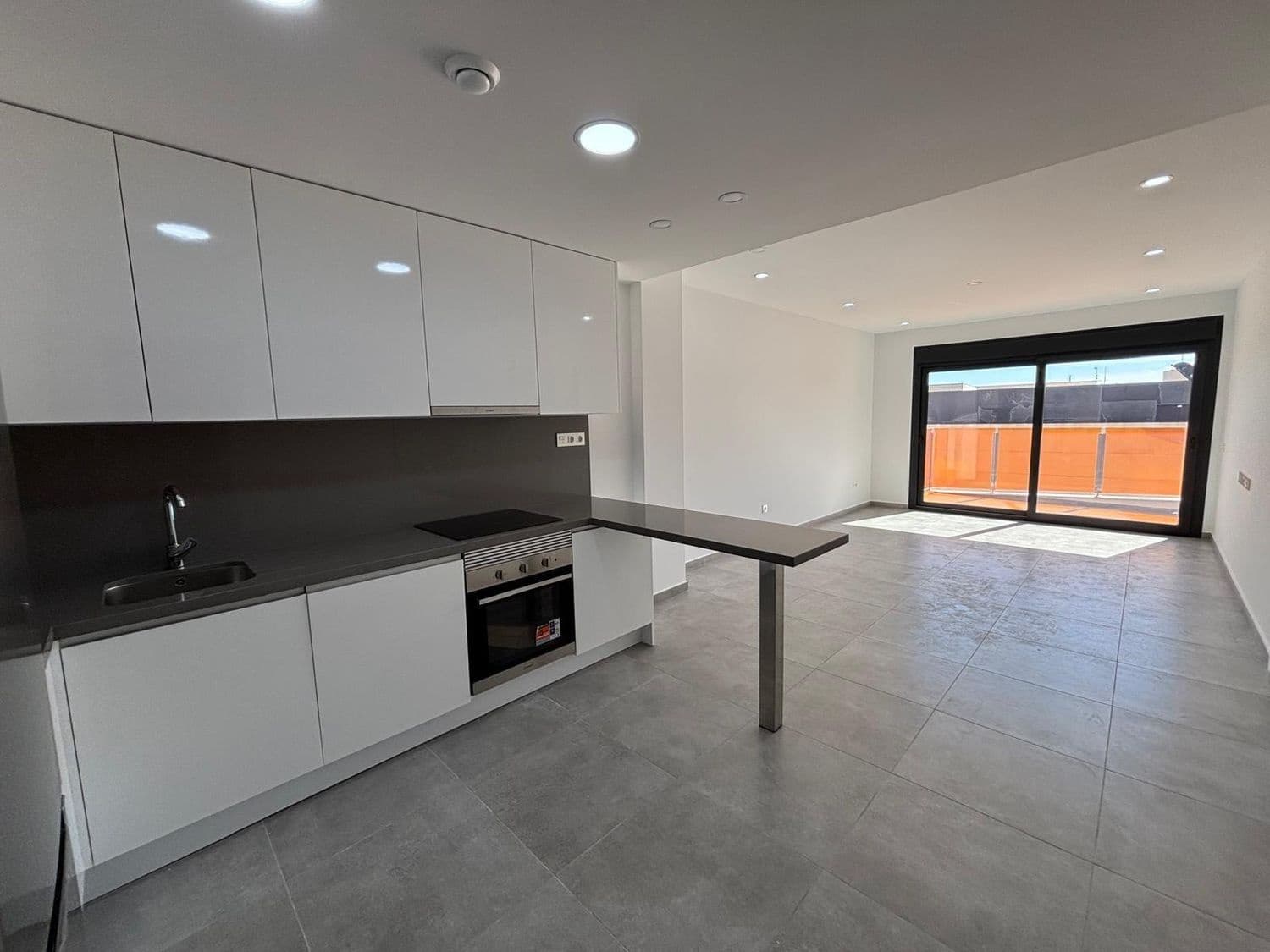 Apartamento de 3 habitaciones en Torrevieja en venta con piscina garaje - 329.000 € (Ref: 9422018)