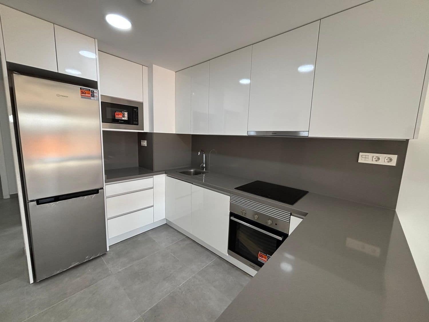 Apartamento de 3 habitaciones en Torrevieja en venta con piscina garaje - 329.000 € (Ref: 9422018)