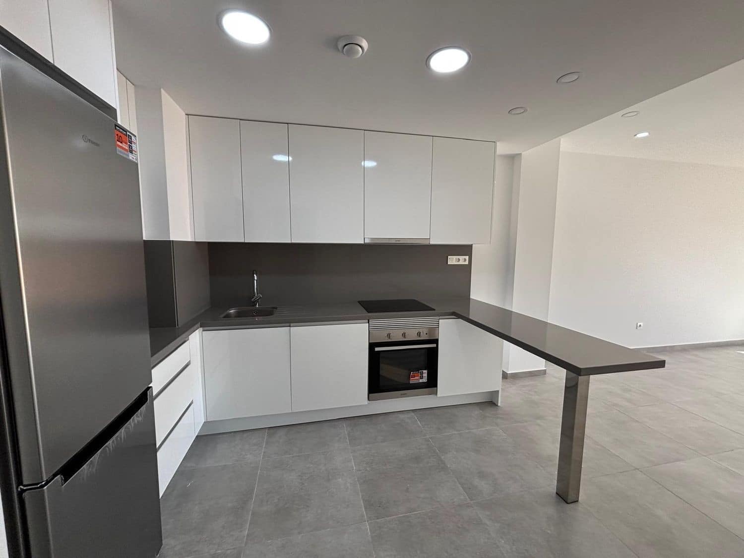 Apartamento de 3 habitaciones en Torrevieja en venta con piscina garaje - 329.000 € (Ref: 9422018)