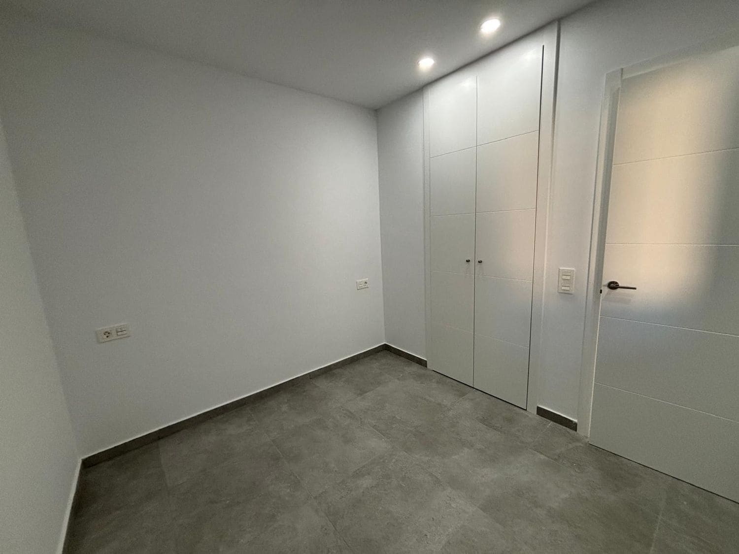 Apartamento de 3 habitaciones en Torrevieja en venta con piscina garaje - 329.000 € (Ref: 9422018)