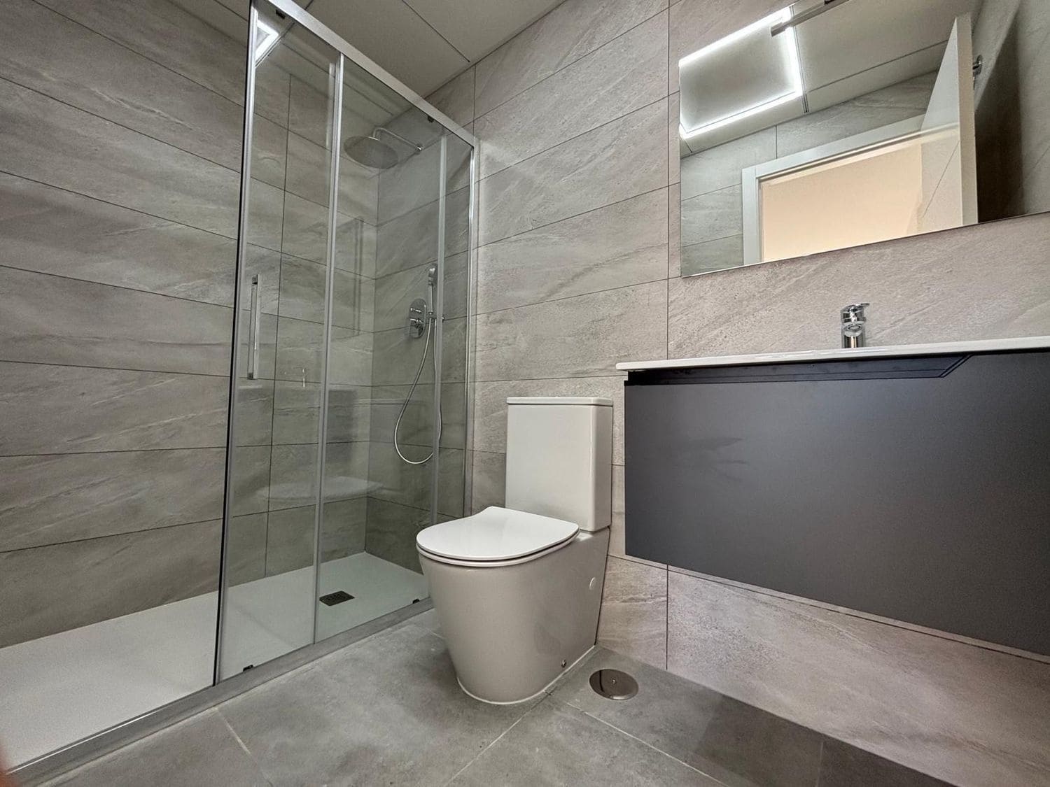 Apartamento de 3 habitaciones en Torrevieja en venta con piscina garaje - 329.000 € (Ref: 9422018)