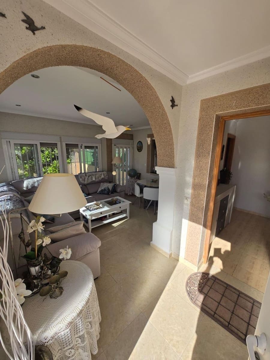 3 bedroom Villa for sale in Aguas Nuevas with garage - € 290,000 (Ref: 9422022)