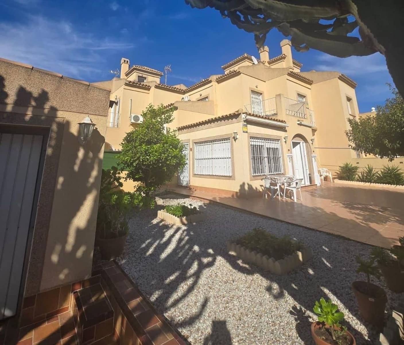 3 bedroom Villa for sale in Aguas Nuevas with garage - € 290,000 (Ref: 9422022)