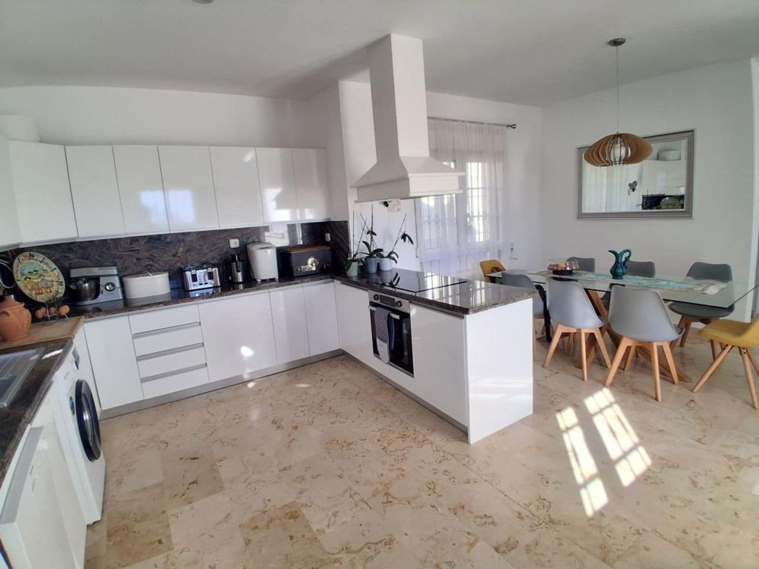 4 soverom Kjedet enebolig til salgs i Orihuela Costa med svømmebasseng garasje - € 499 990 (Ref: 9426833)