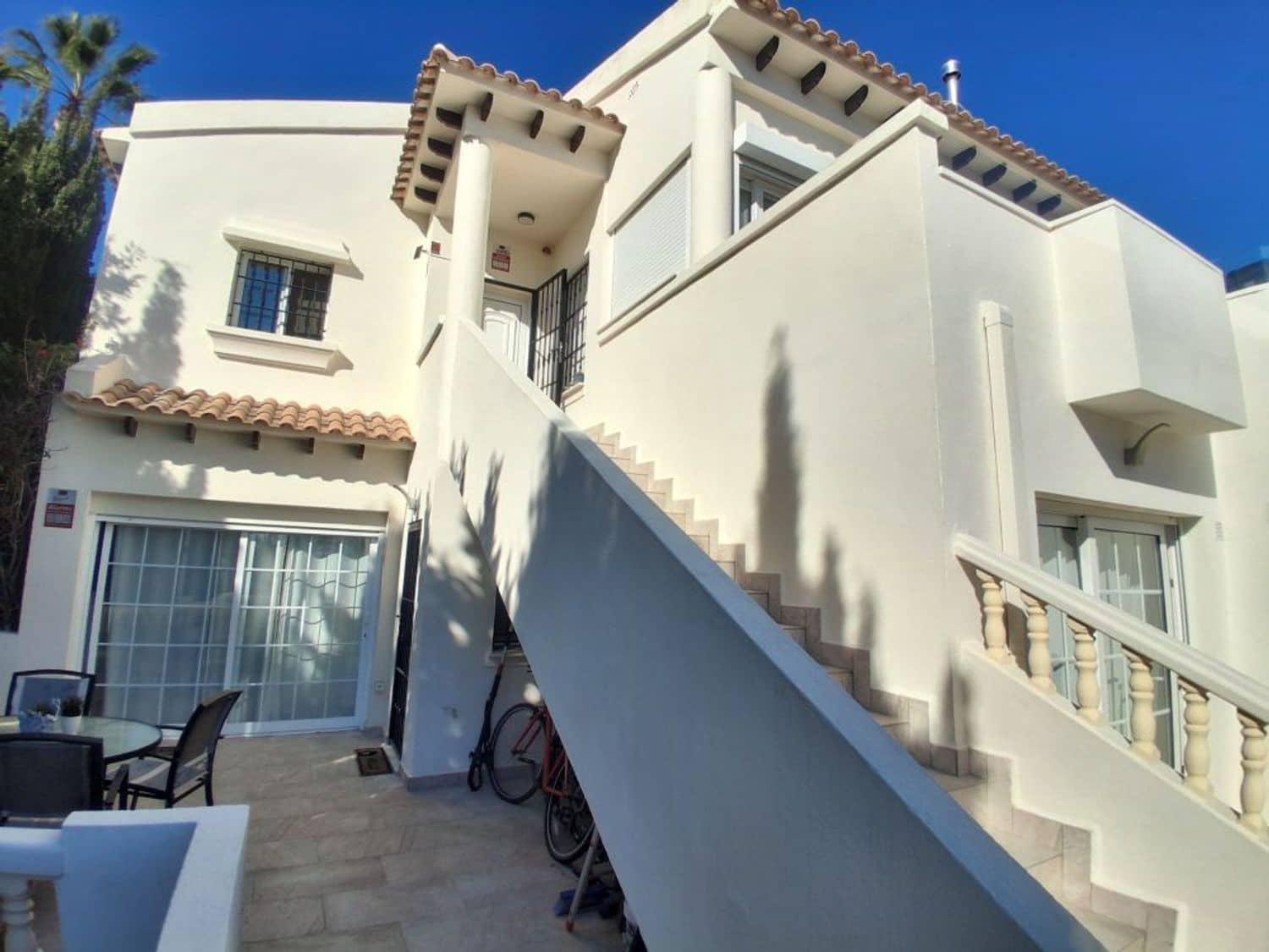 4 soverom Kjedet enebolig til salgs i Orihuela Costa med svømmebasseng garasje - € 499 990 (Ref: 9426833)