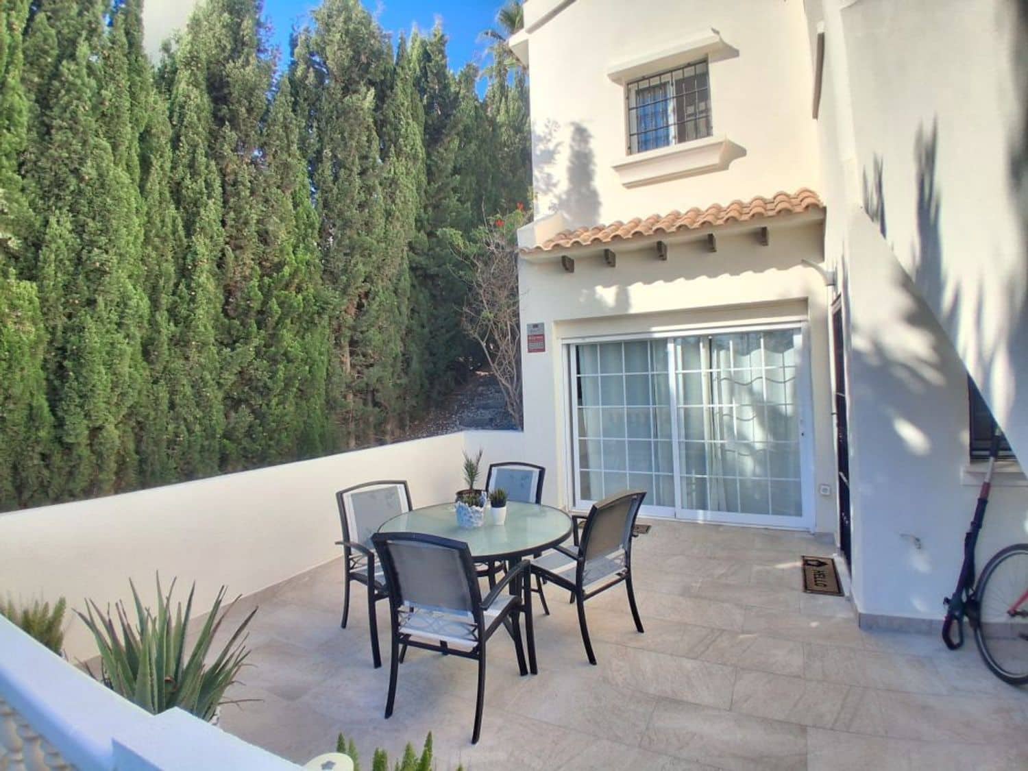 4 soverom Kjedet enebolig til salgs i Orihuela Costa med svømmebasseng garasje - € 499 990 (Ref: 9426833)