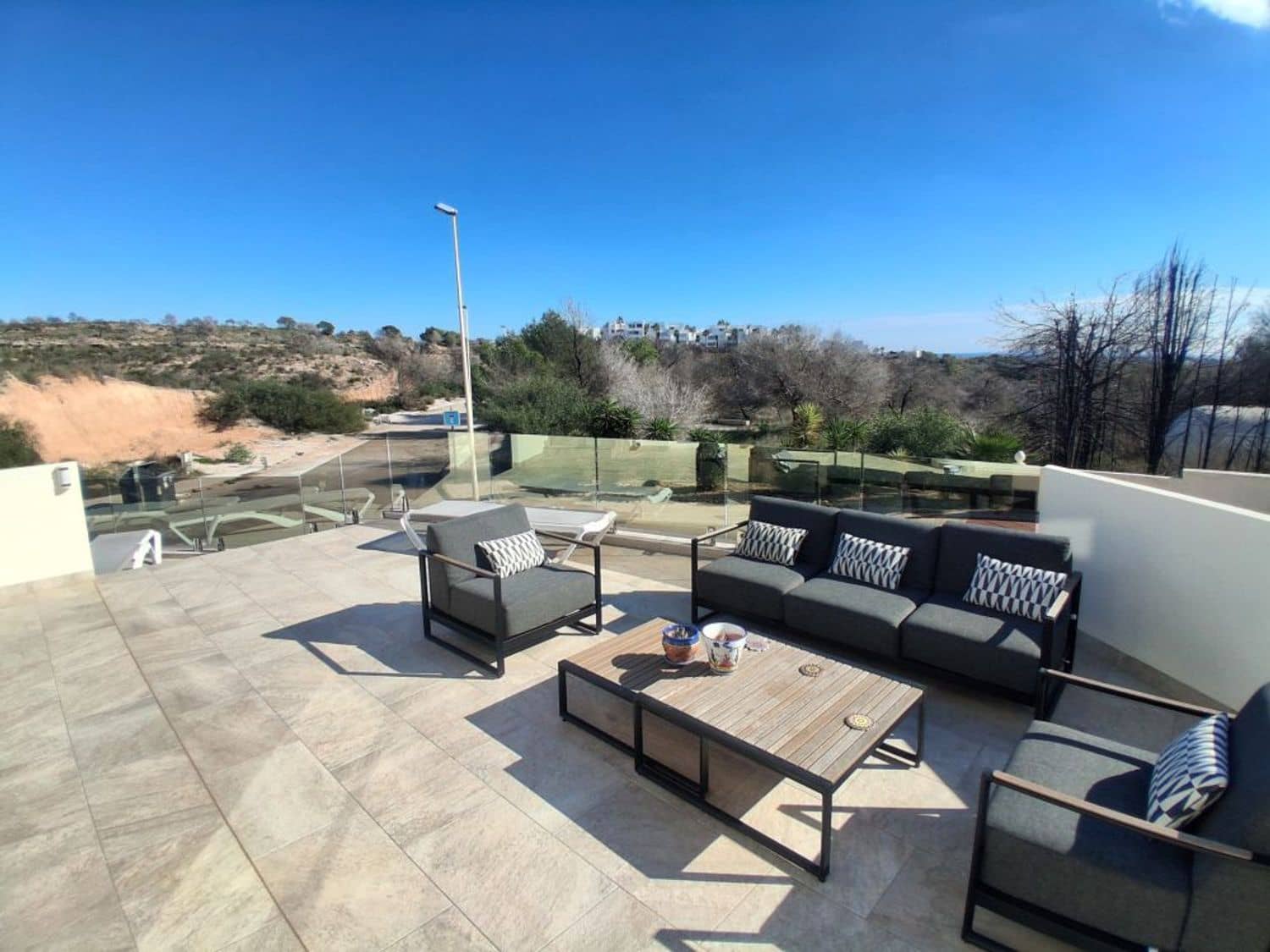 4 soverom Kjedet enebolig til salgs i Orihuela Costa med svømmebasseng garasje - € 499 990 (Ref: 9426833)