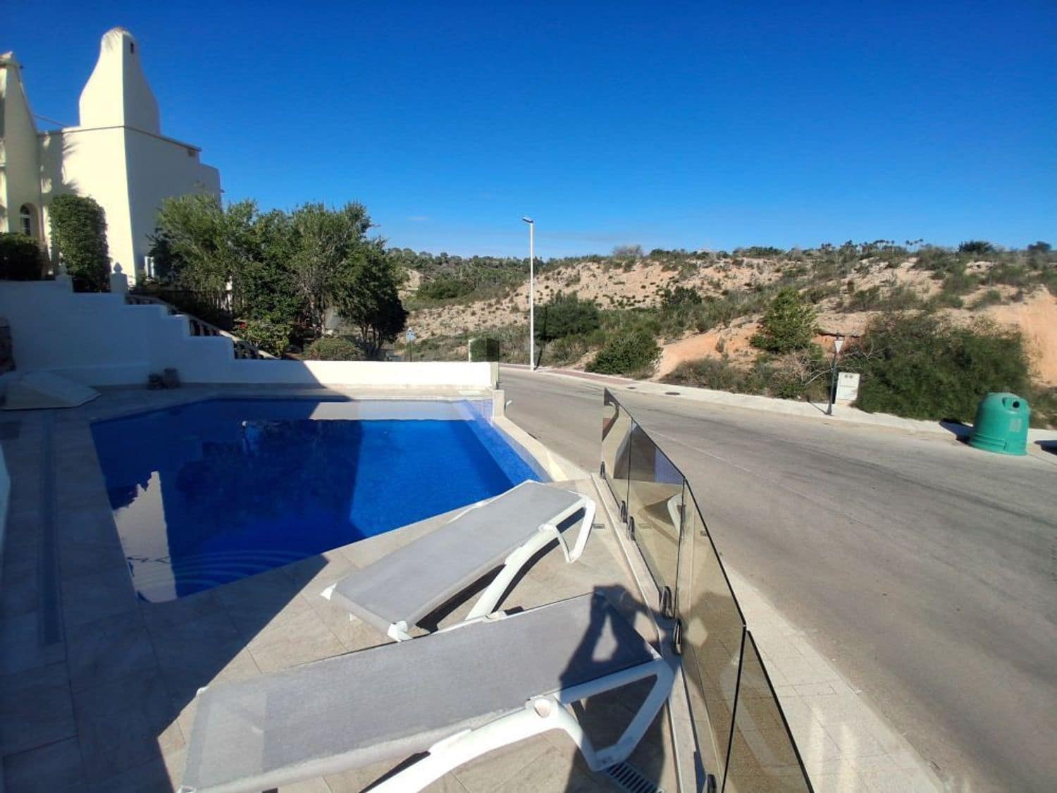 4 soverom Kjedet enebolig til salgs i Orihuela Costa med svømmebasseng garasje - € 499 990 (Ref: 9426833)