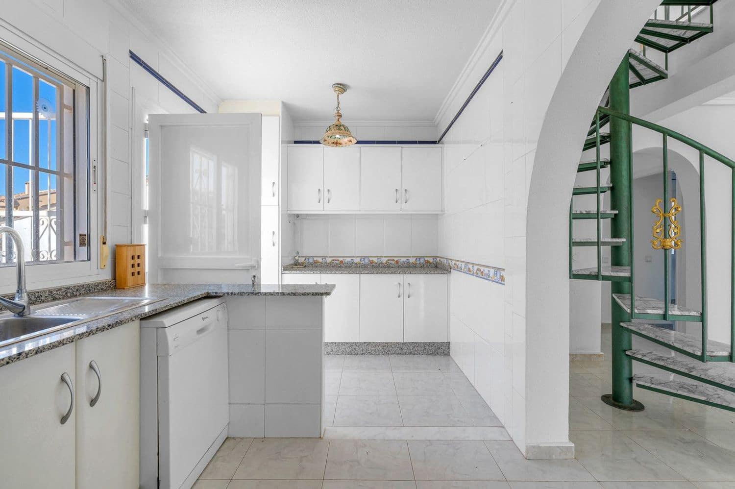 4 bedroom Villa for sale in Ciudad Quesada with pool garage - € 375,000 (Ref: 9449569)