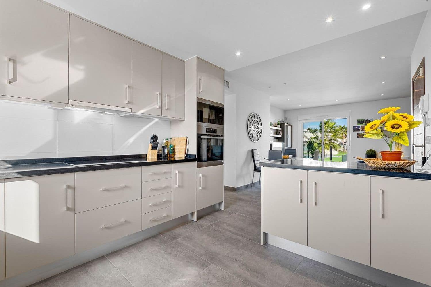 2 Zimmer Apartment zu verkaufen in Torrevieja mit Pool Garage - 284.000 € (Ref: 9450426)