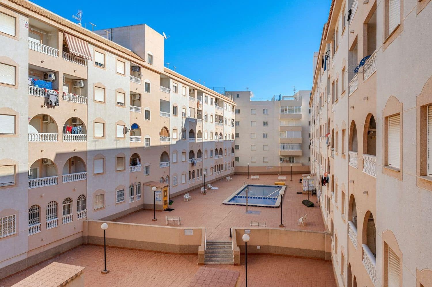 3 Zimmer Apartment zu verkaufen in Torrevieja mit Pool Garage - 174.000 € (Ref: 9451964)